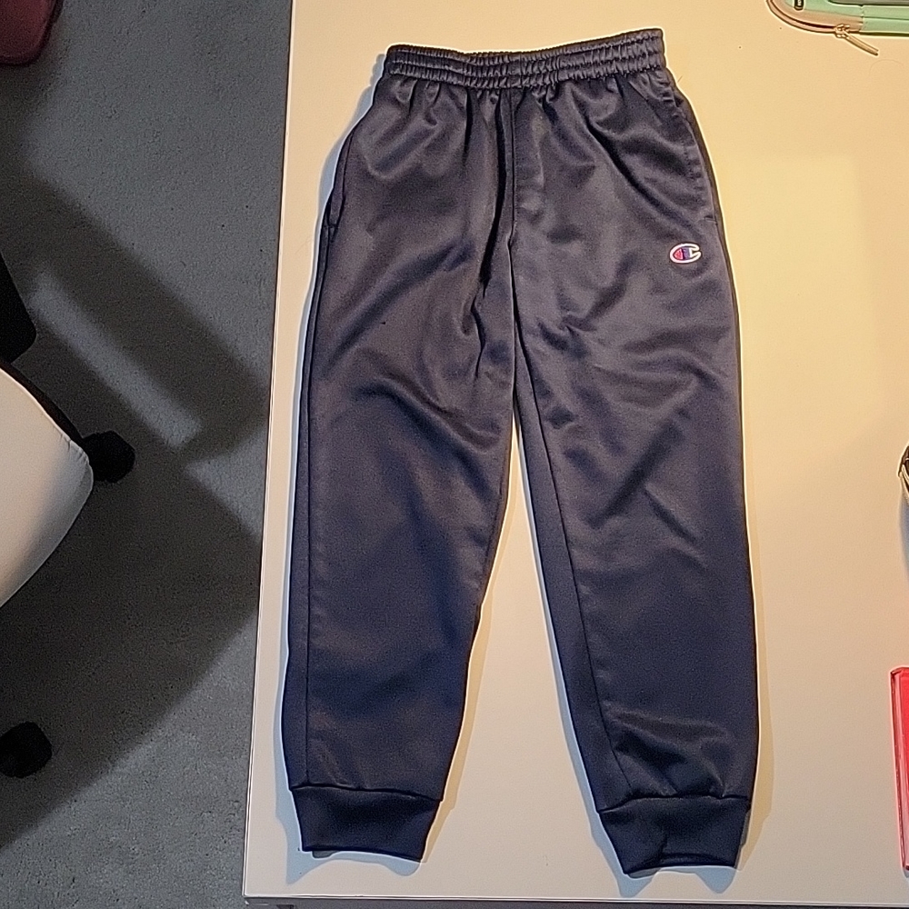 Champion, Size 7/8